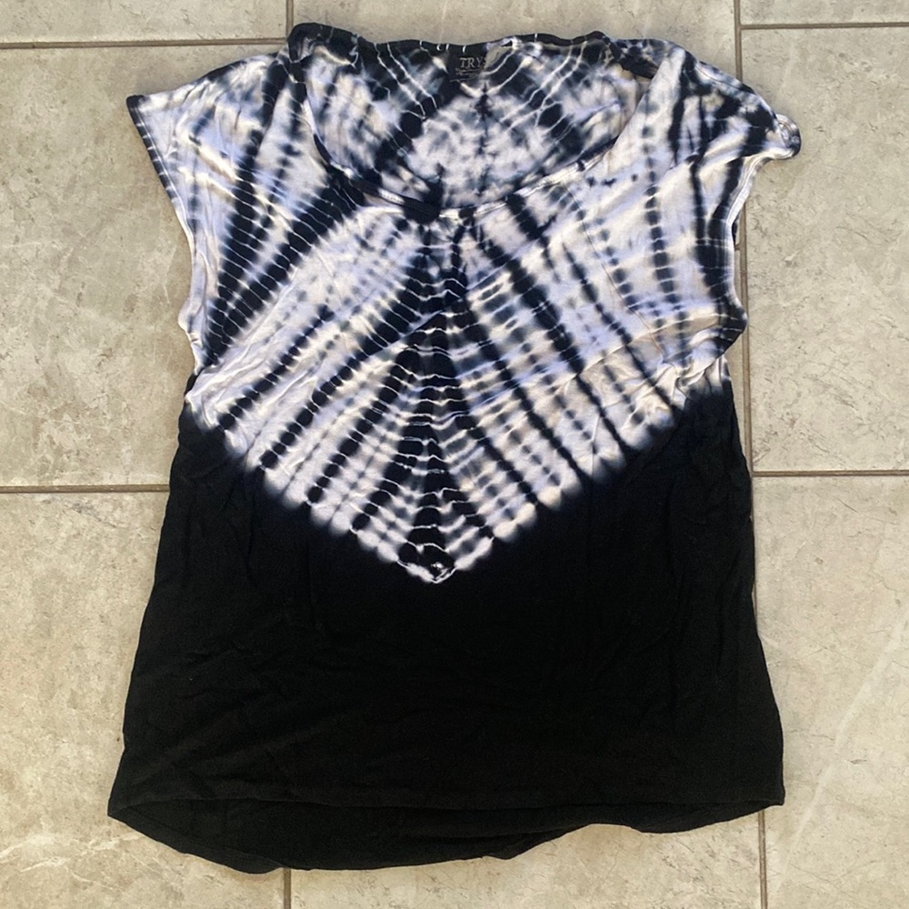 Tryst Black & White Tie Dye T-Shirt Medium